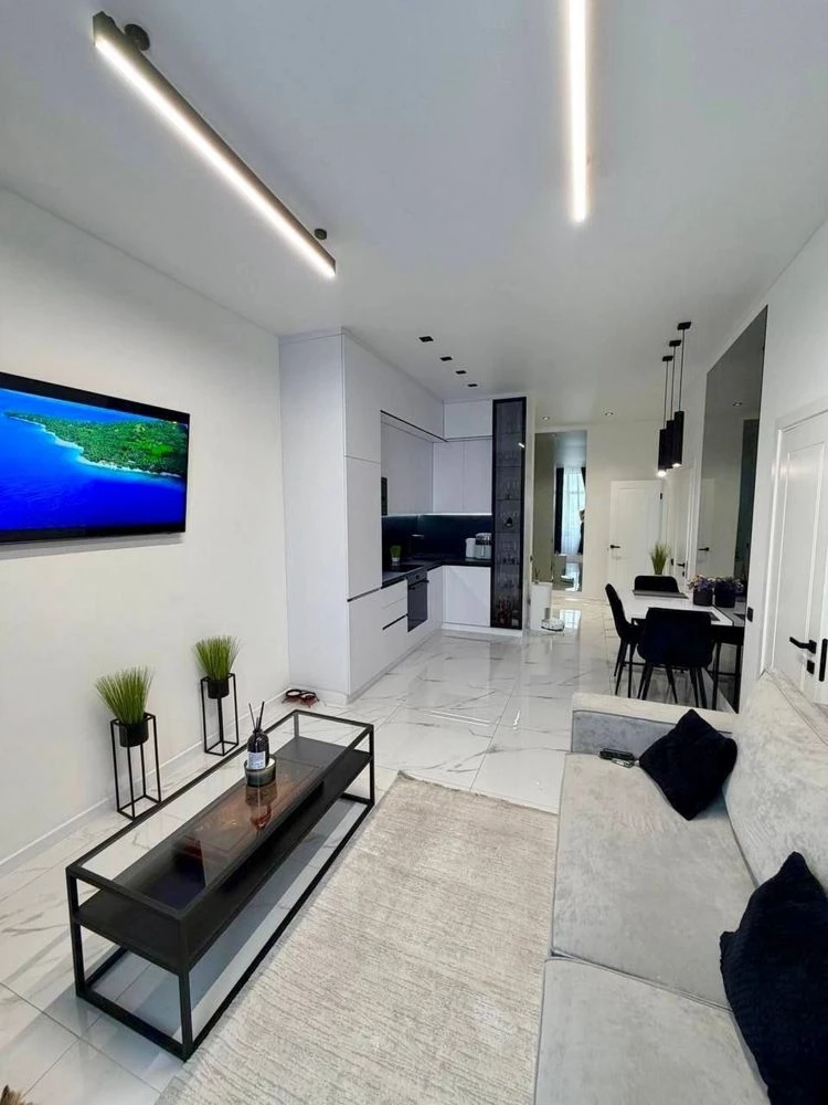 Apartment for sale with major renovation! Two separate bedrooms