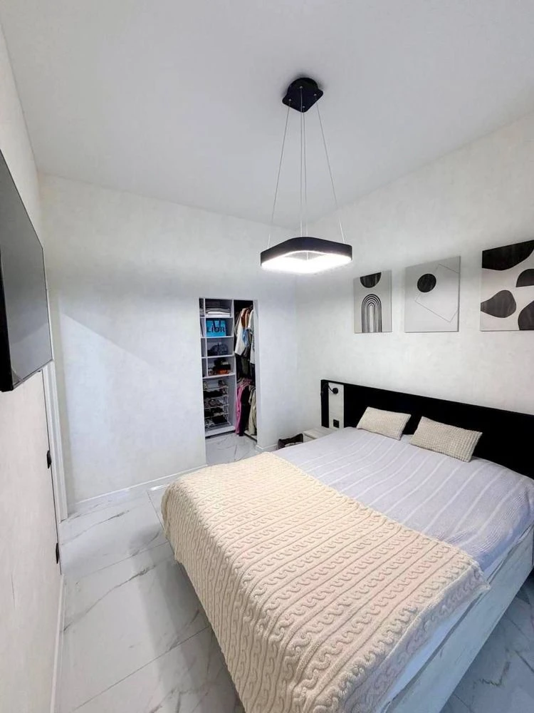 Apartment for sale with major renovation! Two separate bedrooms