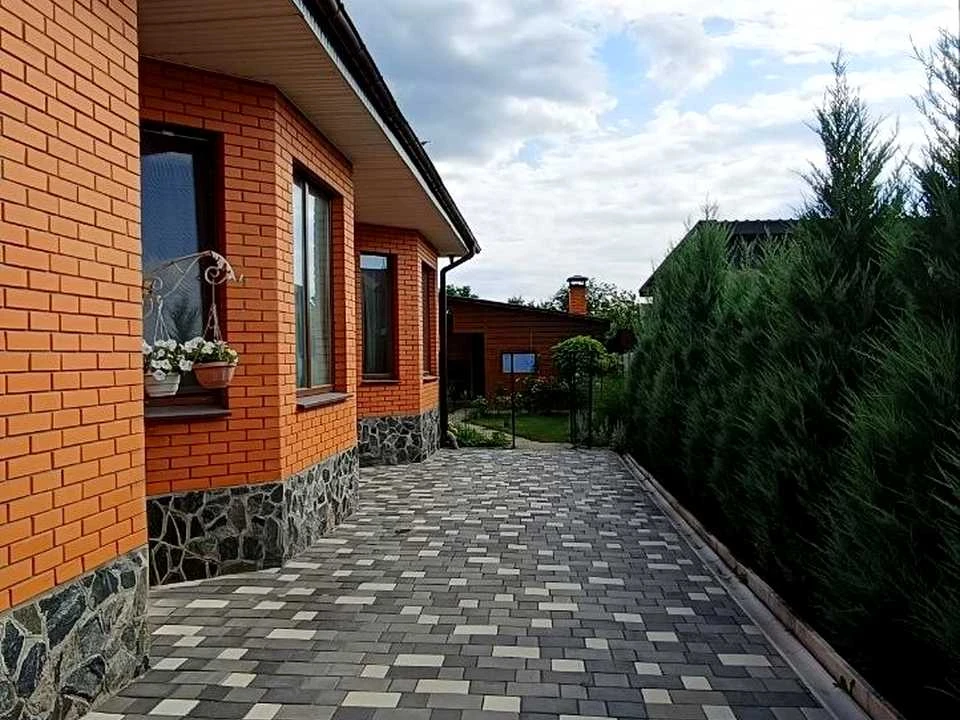 Дом. Дніпро, Бережне, ул.
