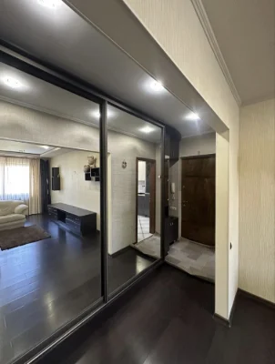 Трехкомнатная квартира 63 м² с капитальным ремонтом, мебелью и