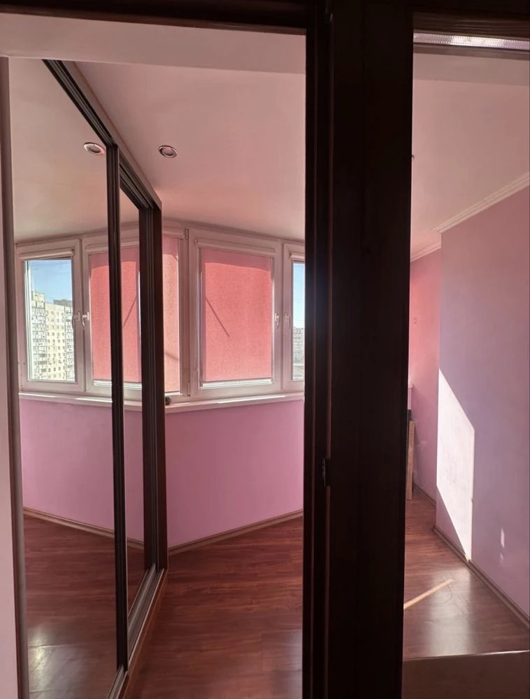 Трехкомнатная квартира 63 м² с капитальным ремонтом, мебелью и