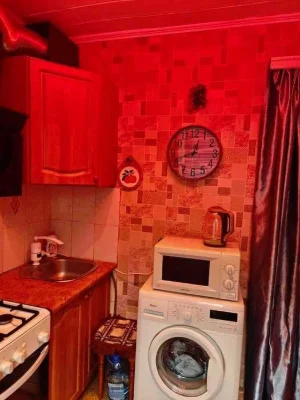 2 кімнат квартира, 1 поверх з балконом, на Бабурке, вул. Лахтінська