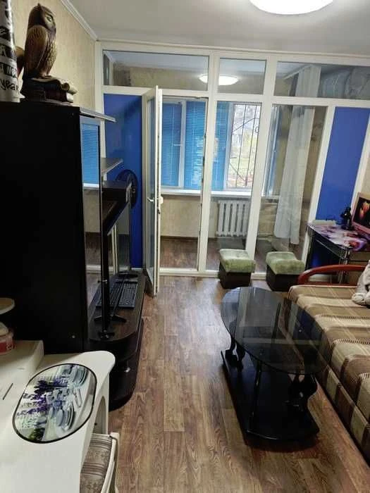 2 кімнат квартира, 1 поверх з балконом, на Бабурке, вул. Лахтінська
