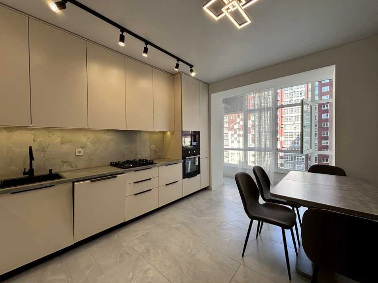 Apartment. Ivano-Frankivsk, Vysochania Street