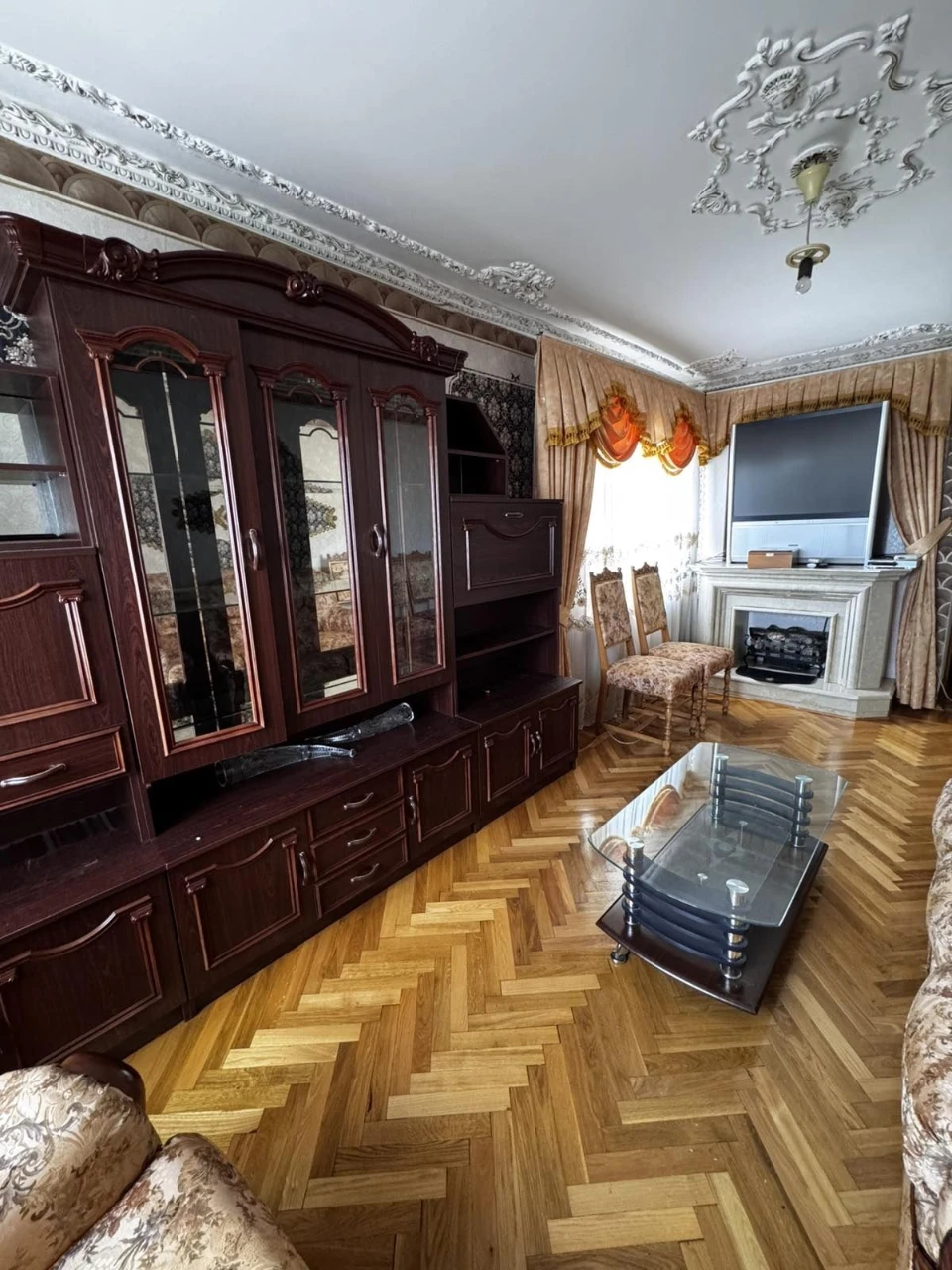 2 кімнатна квартира на площі Соборній з роздільними кімнатам
