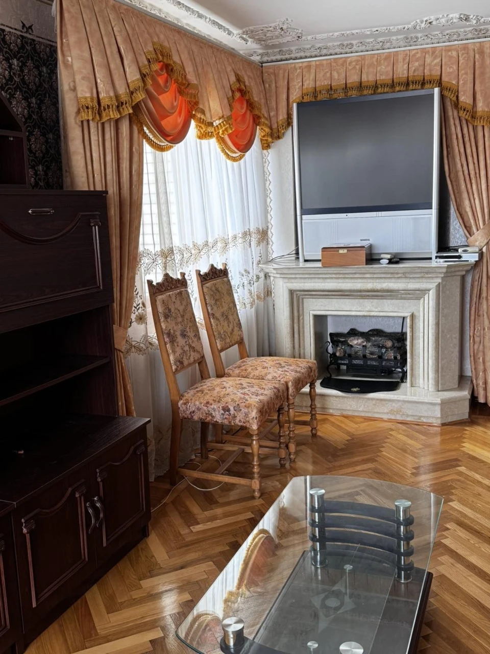 2 кімнатна квартира на площі Соборній з роздільними кімнатам