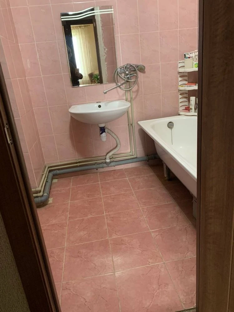 Spacious One-Bedroom Apartment for Sale! Urgent Sale!