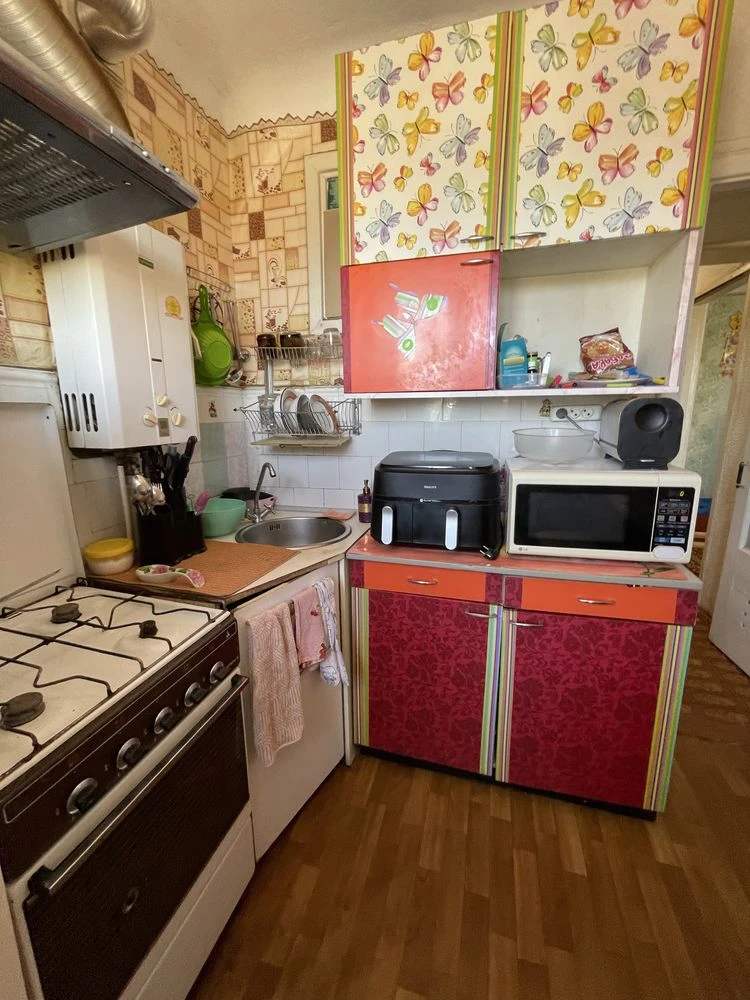 Продается 2-комнатная квартира, улица Сина 31