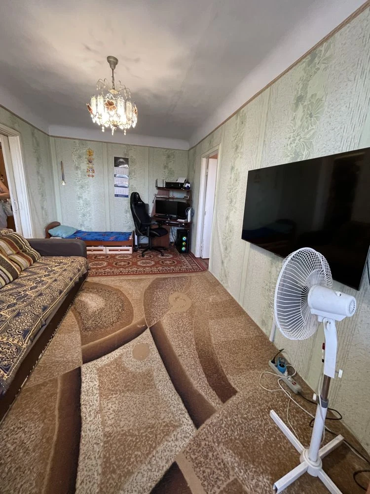 Продается 2-комнатная квартира, улица Сина 31