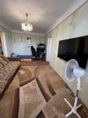 Продается 2-комнатная квартира, улица Сина 31
