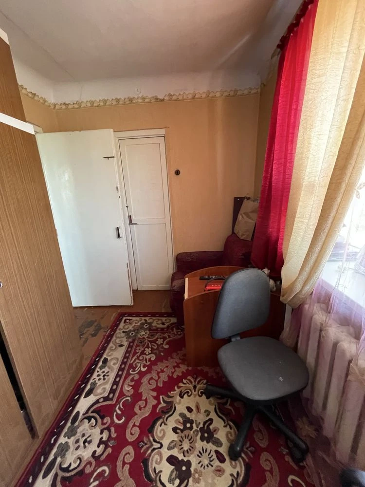 Продается 2-комнатная квартира, улица Сина 31