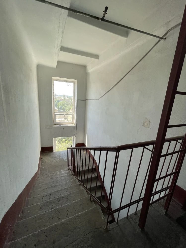 Продается 2-комнатная квартира, улица Сина 31