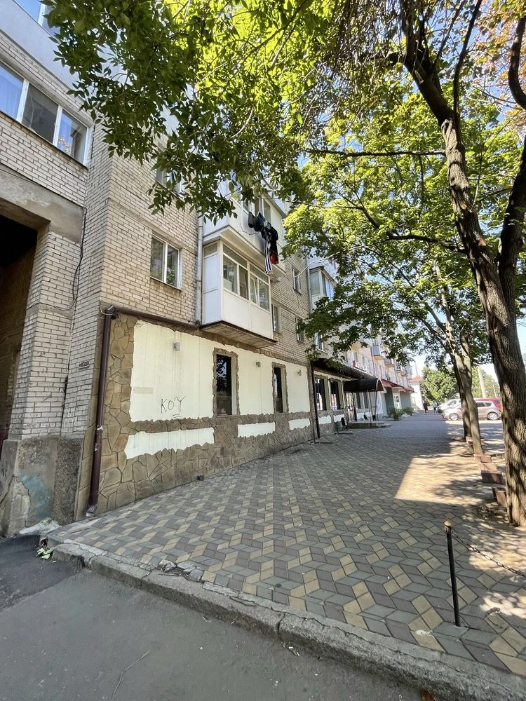 Продается 2-комнатная квартира, улица Сина 31