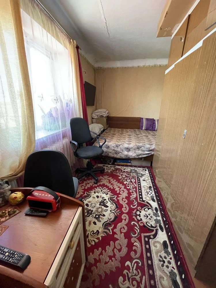 Продается 2-комнатная квартира, улица Сина 31