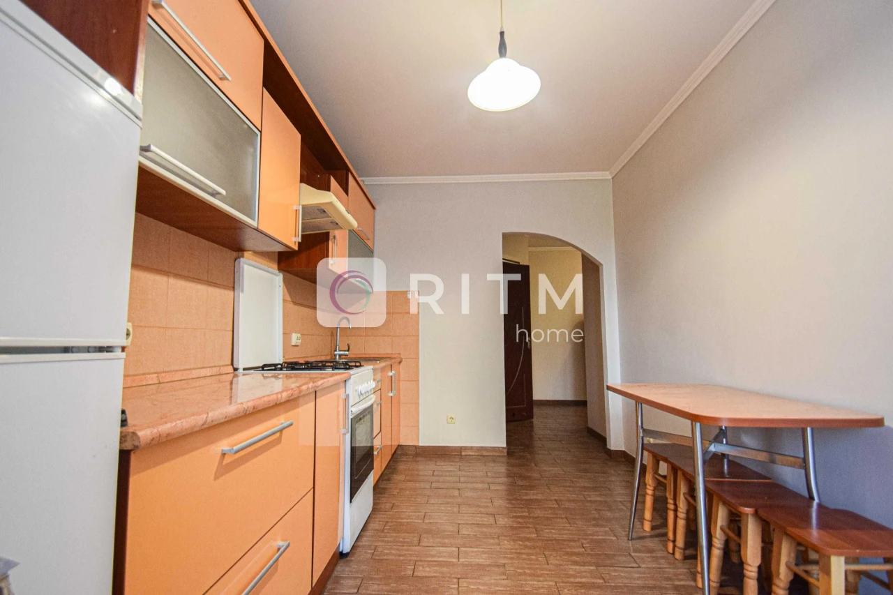 Продажа квартиры с ремонтом — 2 этаж из 10