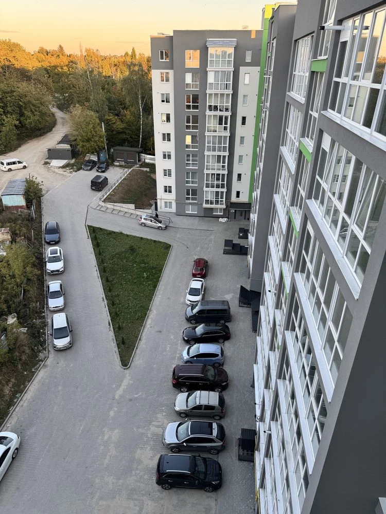Sale of a 2-room apartment near the city center, Chornievska Street