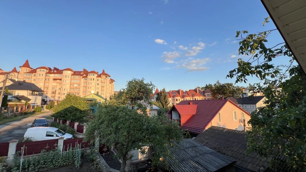 Продажа двухэтажного дома с участком 6.11 соток, 207.4