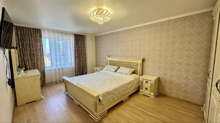 Sale of a 3-room apartment on Komarova Street / Zhovtnevy Park / Czecha