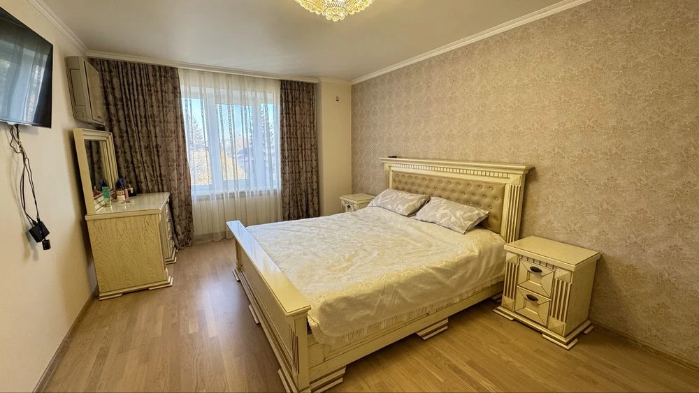 Продажа 3-комнатной квартиры на улице Комарова/Парк Жовтневий/Чешка