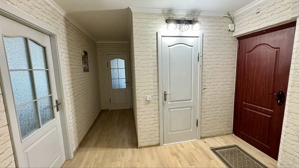 Продажа 3-комнатной квартиры на улице Комарова/Парк Жовтневий/Чешка