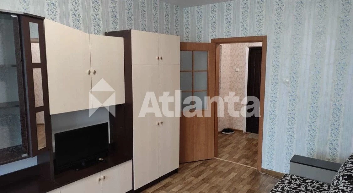 1 комната, 41 м2, метро Васильківська, 5 минут.