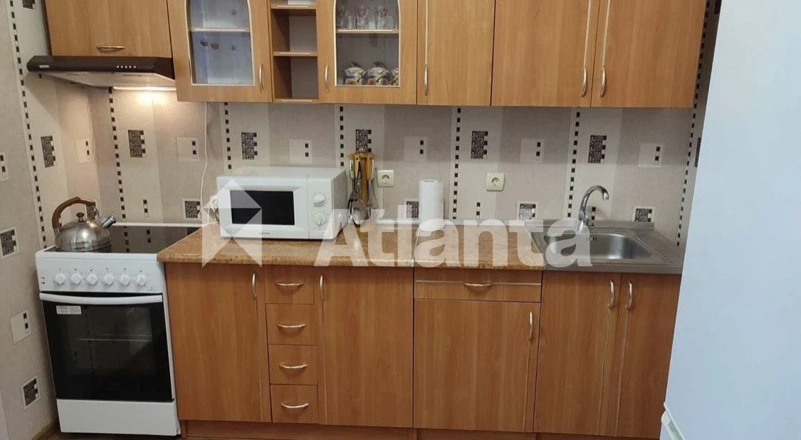1 комната, 41 м2, метро Васильківська, 5 минут.
