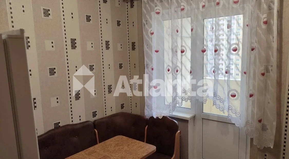 1 комната, 41 м2, метро Васильківська, 5 минут.