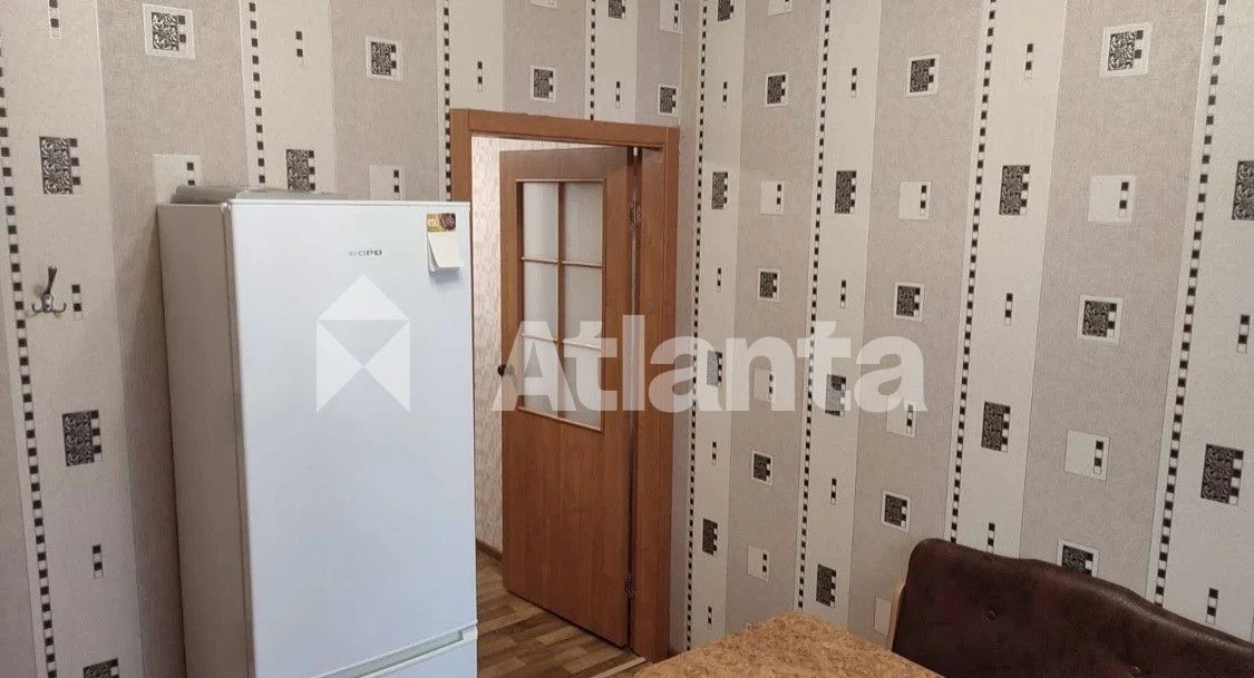 1 комната, 41 м2, метро Васильківська, 5 минут.