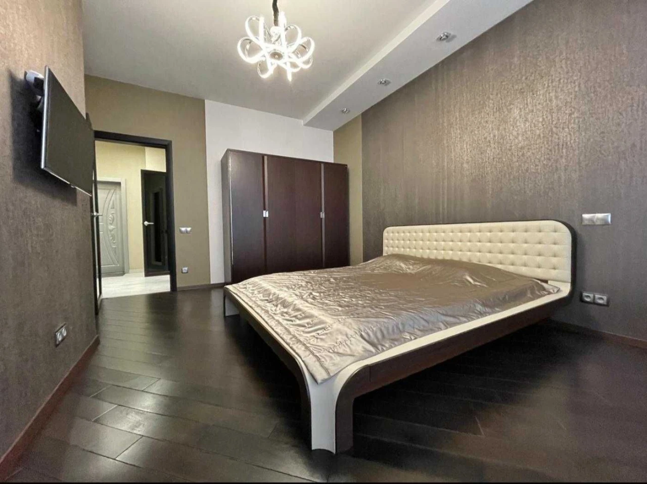 Spacious 2-bedroom apartment for sale, 85m2, in the best complex