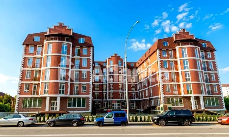 1-комнатная квартира в Киеве, рядом с конюшни, более 3 лет владения