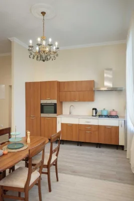 Продаж 2 кімн , Царський будинок, Петлюри 22, ремонт