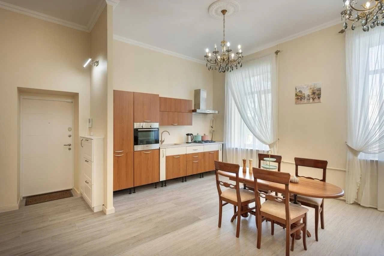 Продаж 2 кімн , Царський будинок, Петлюри 22, ремонт