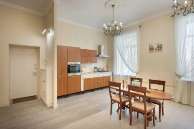 Продаж 2 кімн , Царський будинок, Петлюри 22, ремонт