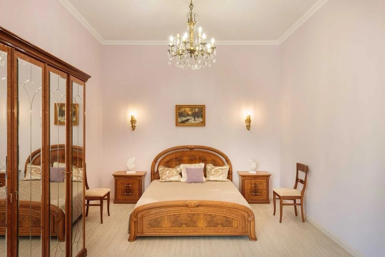 Продаж 2 кімн , Царський будинок, Петлюри 22, ремонт