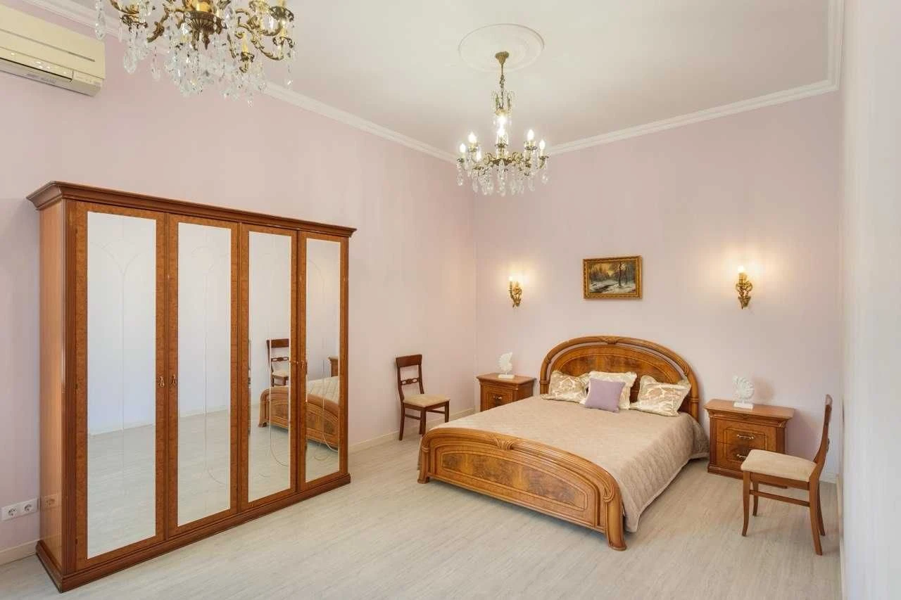 Продаж 2 кімн , Царський будинок, Петлюри 22, ремонт