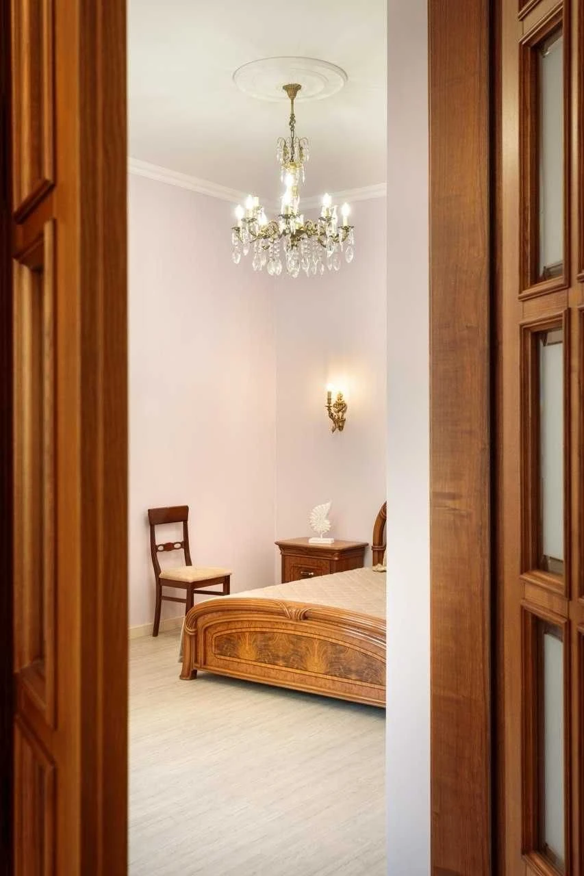 Продаж 2 кімн , Царський будинок, Петлюри 22, ремонт