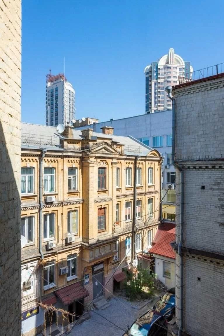 Продаж 2 кімн , Царський будинок, Петлюри 22, ремонт