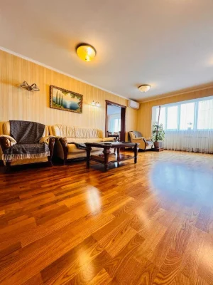 Sale of a penthouse with renovation! Park Peremohy, District of Darnitsa, Gen.