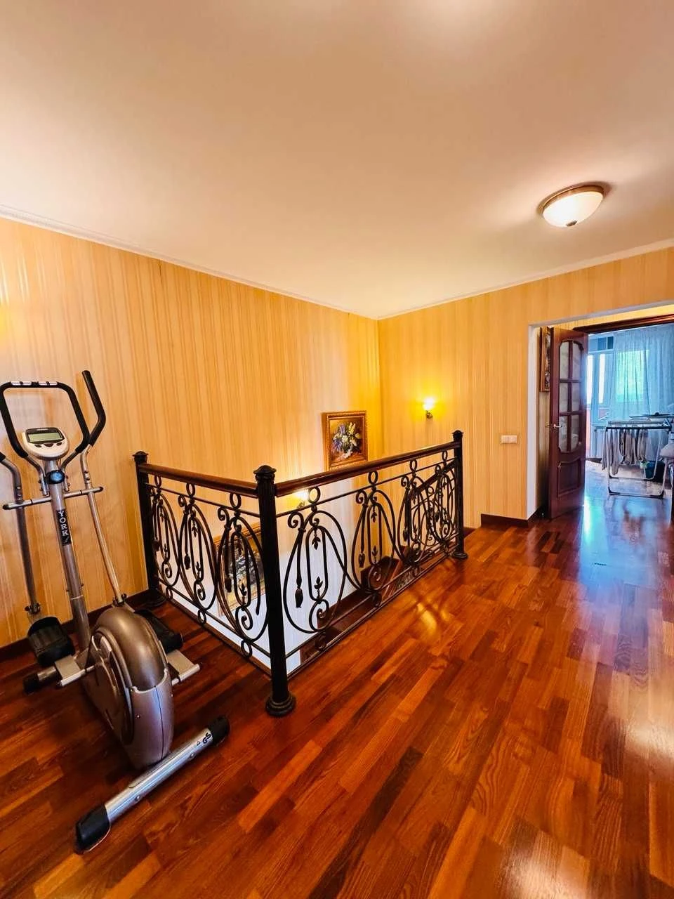 Sale of a penthouse with renovation! Park Peremohy, District of Darnitsa, Gen.