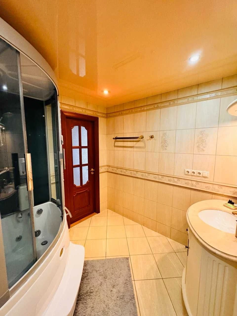 Sale of a penthouse with renovation! Park Peremohy, District of Darnitsa, Gen.