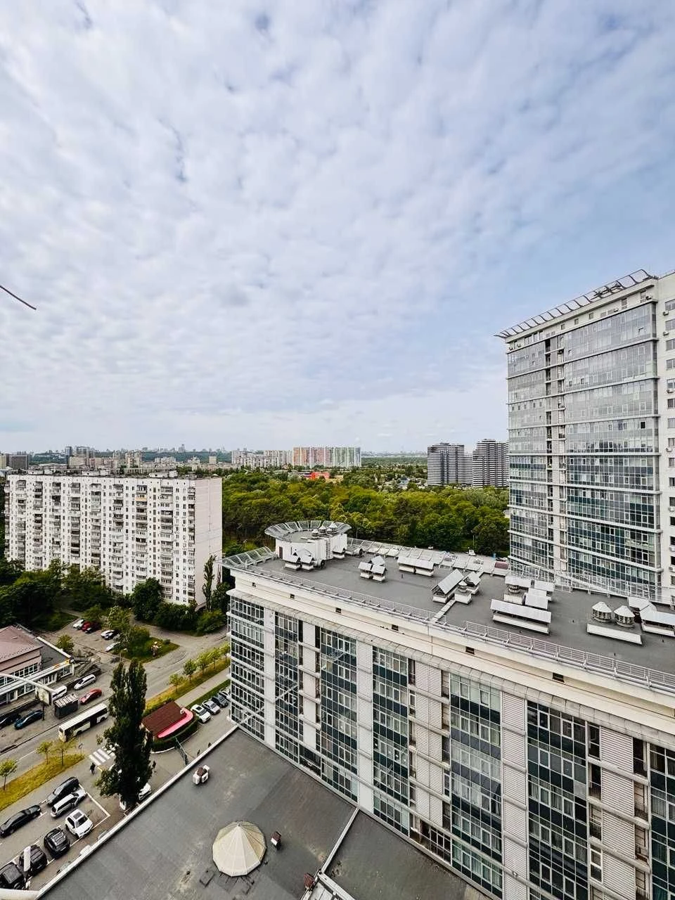 Sale of a penthouse with renovation! Park Peremohy, District of Darnitsa, Gen.