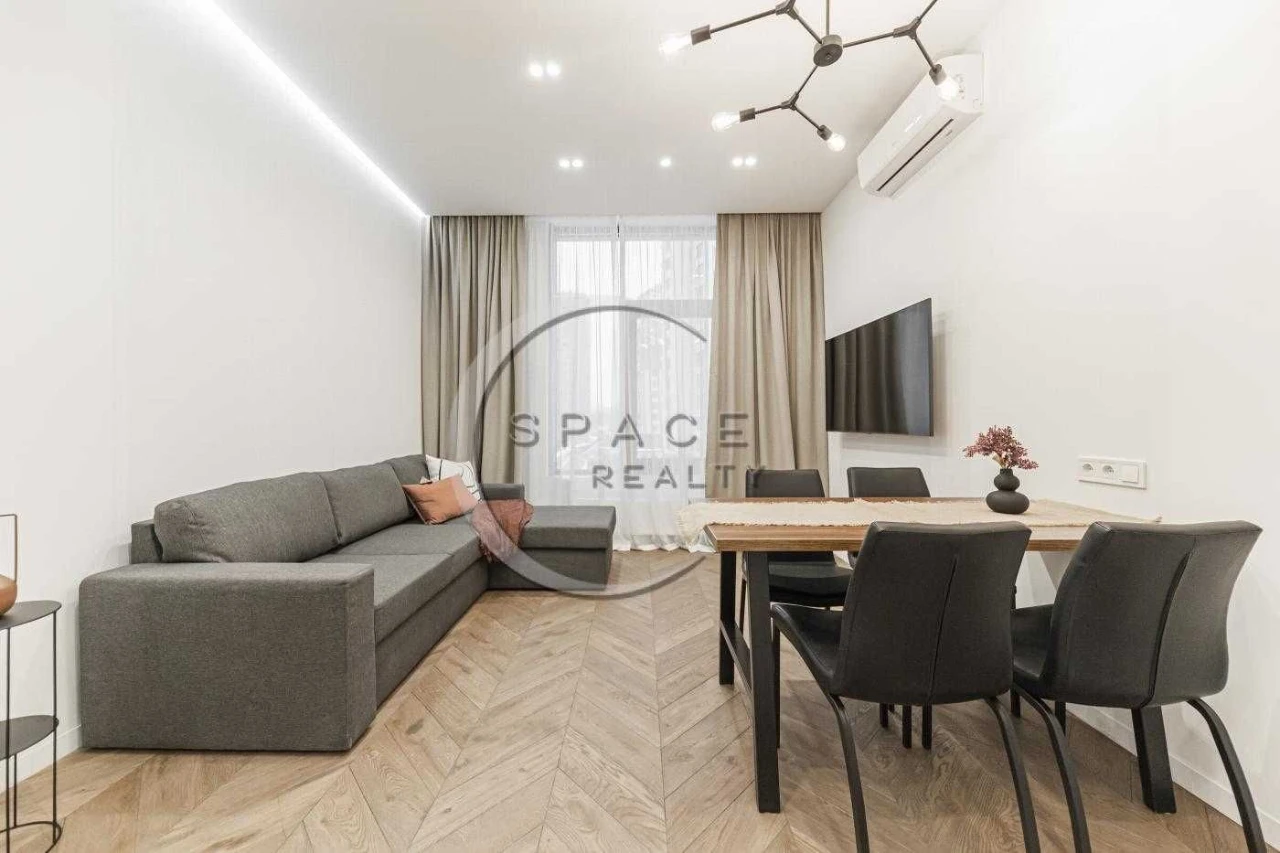 Sale of a 3-bedroom apartment in the ЖК Новопечерські Липки (85 m²)