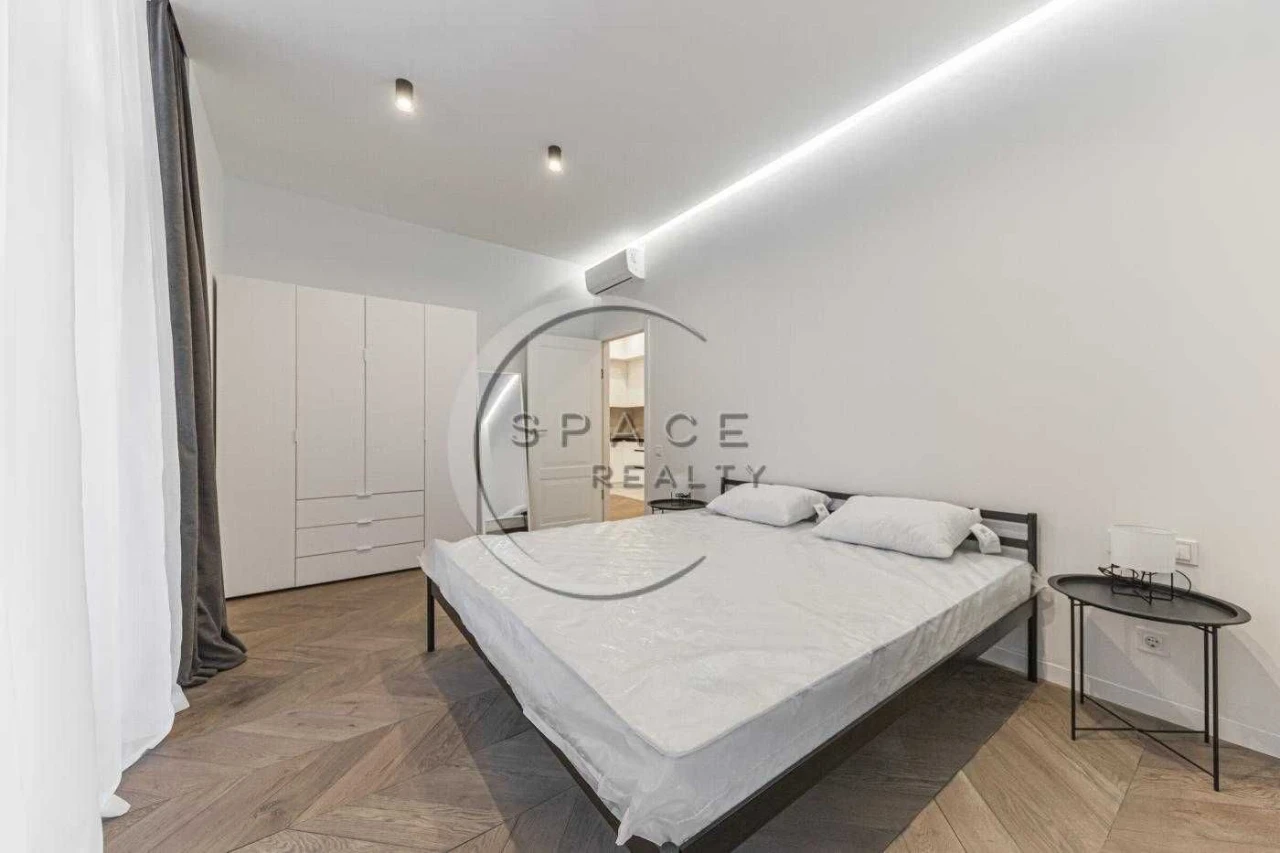 Sale of a 3-bedroom apartment in the ЖК Новопечерські Липки (85 m²)