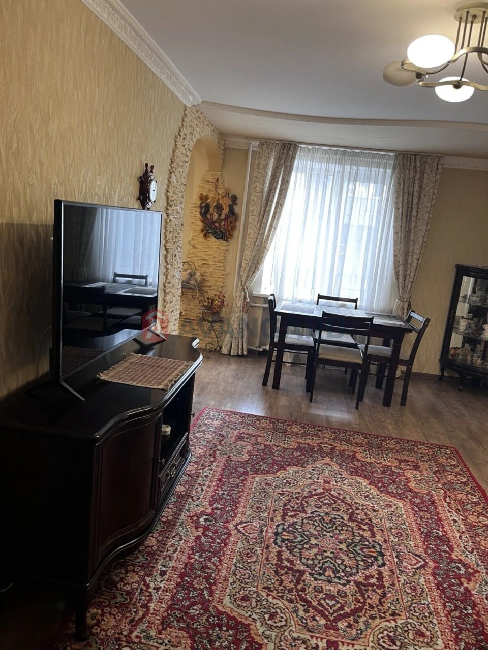 Продается трехкомнатная квартира