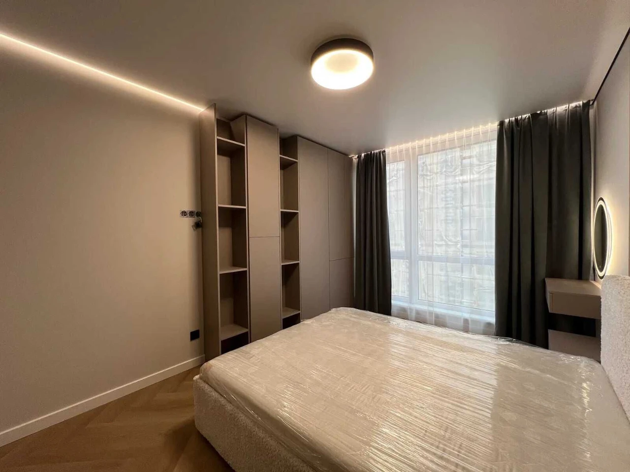 2-room apartment near the lake in the Manhattan up residential complex