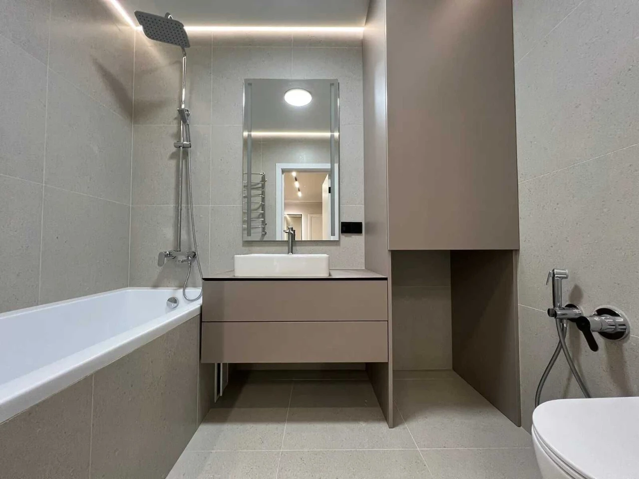 2-room apartment near the lake in the Manhattan up residential complex