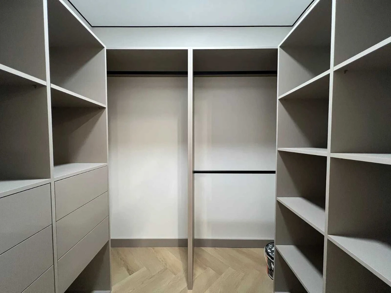 2-room apartment near the lake in the Manhattan up residential complex