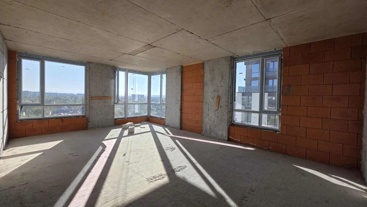Spacious 3-bedroom apartment with a view in the Manhattan residential complex