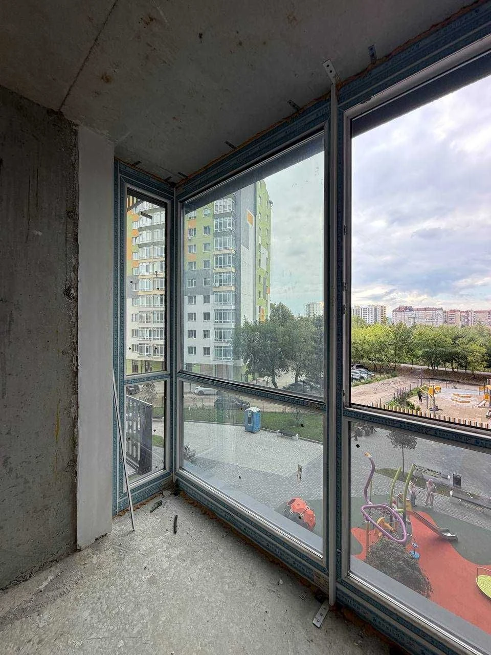 2-bedroom apartment near the river in the Park Alley residential complex