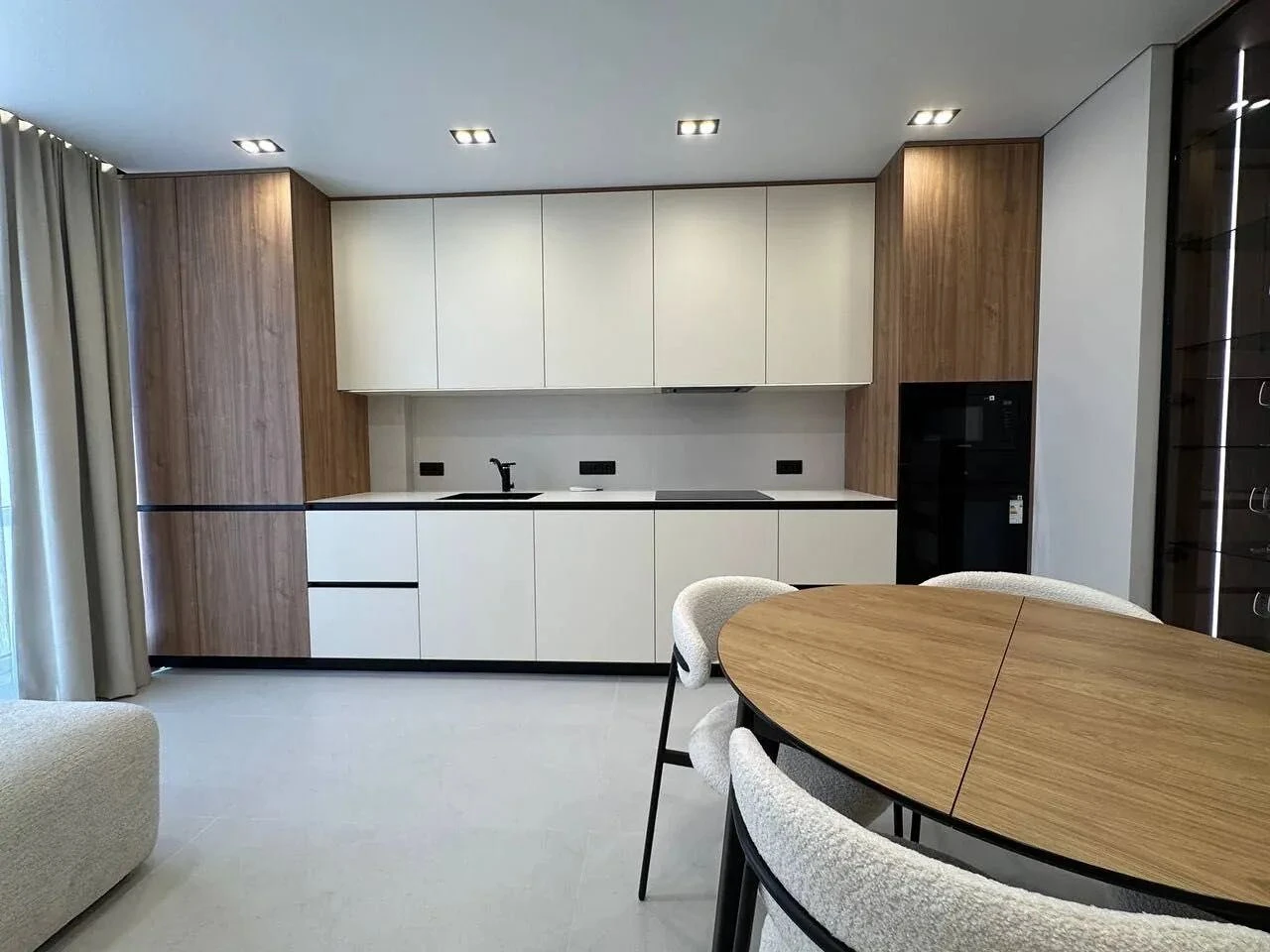 Three-bedroom apartment with a studio kitchen in the modern Manhatta residential complex